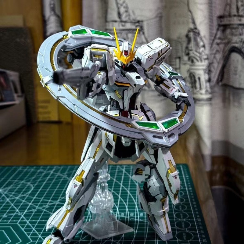 Supreme Evolution MG 1/100 組み立 - Model Kit Lancelot のレビューと価格